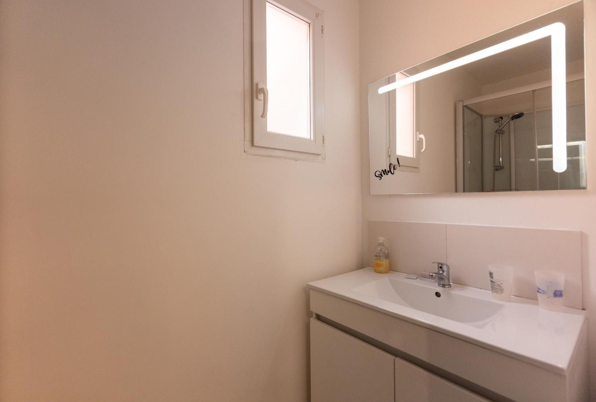 Appartement Tout Equipe Pour 6 Personnes A 15Min Des Plages ベジエ エクステリア 写真